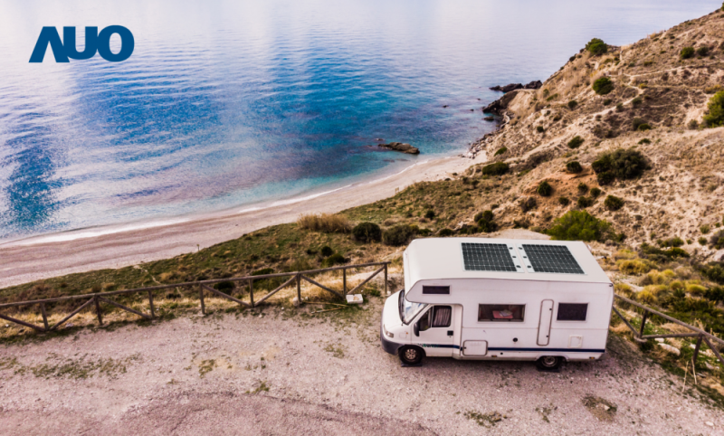 「可撓輕量化太陽光電板SunCurva」使用輕量特殊耐候型複合板取代傳統太陽能板的玻璃前板，不僅降低70%重量，每米平方僅3Kg；具有抗衝擊性能及通過電磁相容性測試，可應用於交通運輸工具，如露營車、遊艇等